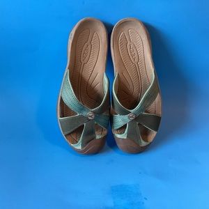 Keen- good condition, waterproof sandal.